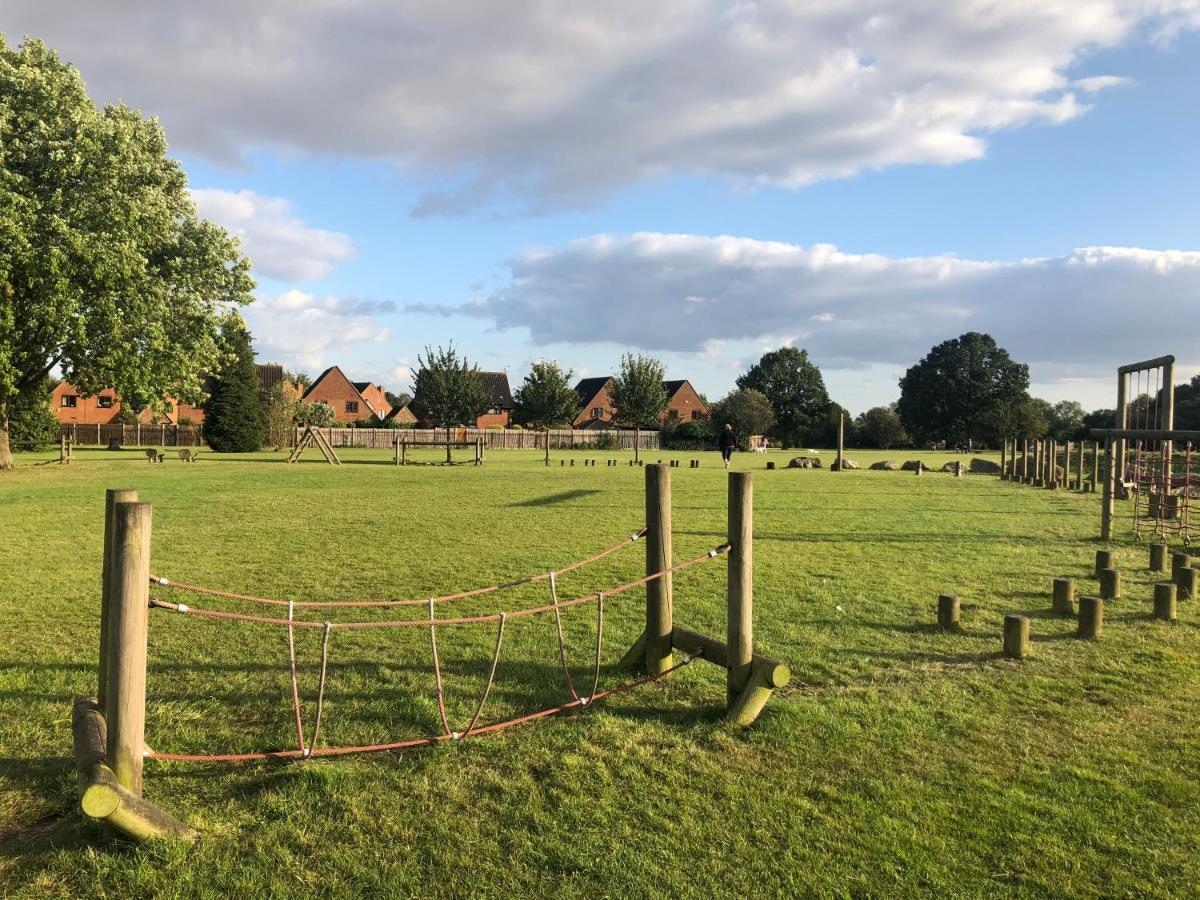 Amazing Quiet Garden House Near London Luton Airport Appartamento Esterno foto