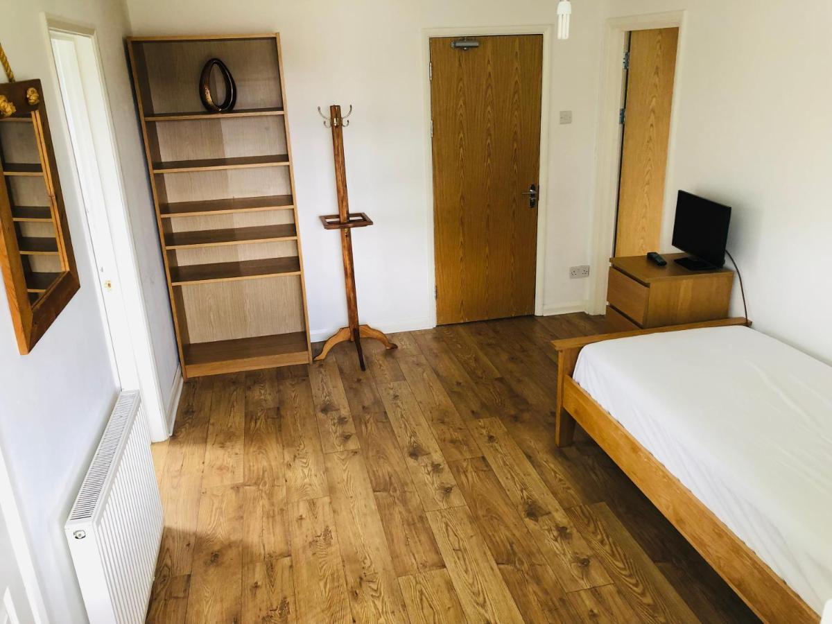 Amazing Quiet Garden House Near London Luton Airport Appartamento Esterno foto