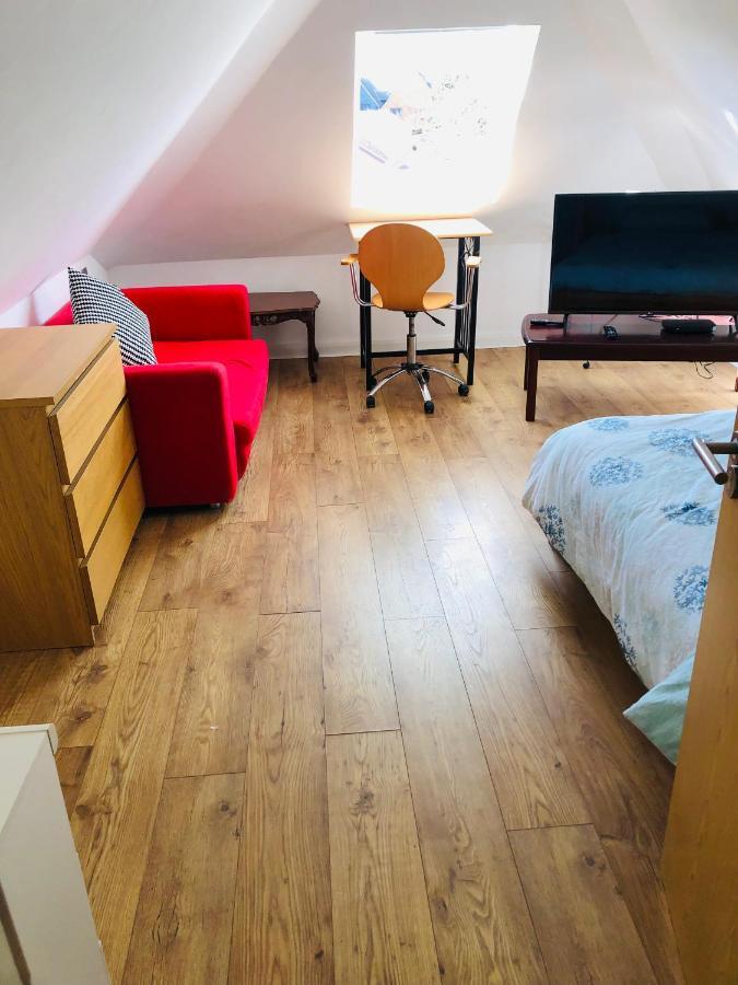 Amazing Quiet Garden House Near London Luton Airport Appartamento Esterno foto